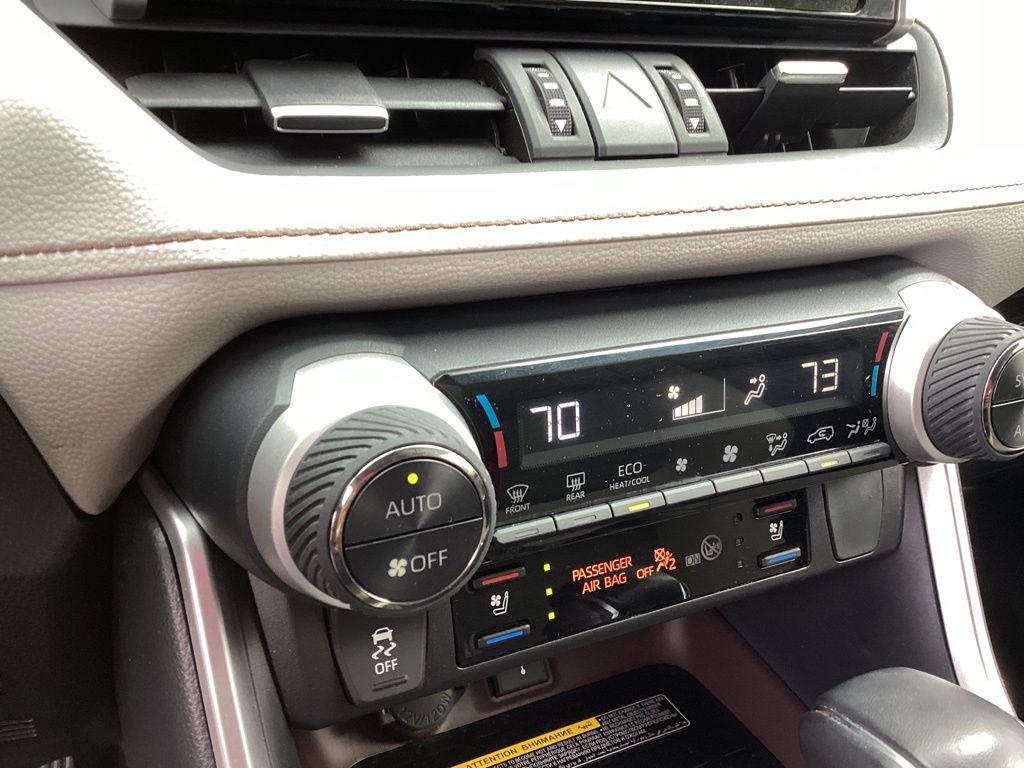 2020 Toyota RAV4 HYBRID LIMITED — фото 16