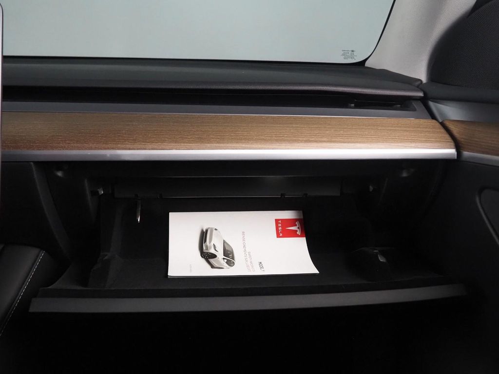 2025 Tesla MODEL Y LONG RANGE DUAL MOTOR REAR-WHEEL DRIVE — фото 39