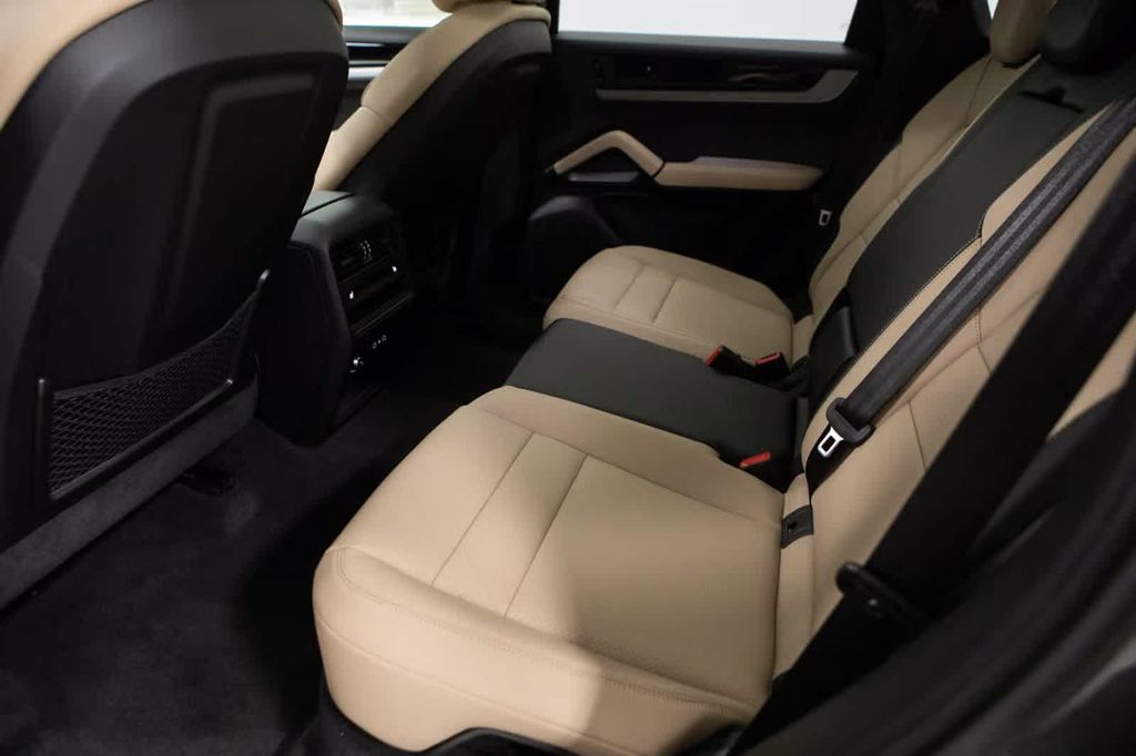 صورة مصغرة 34 لـ 2026 Porsche CAYENNE