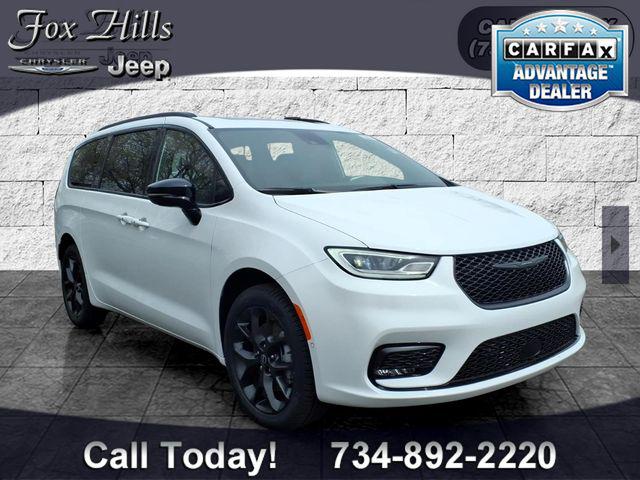 New 2026 Chrysler Pacifica Limited