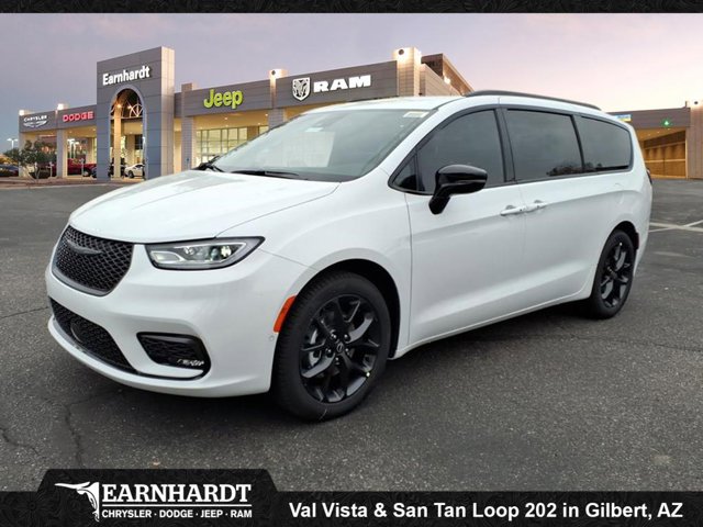 New 2026 Chrysler Pacifica Select