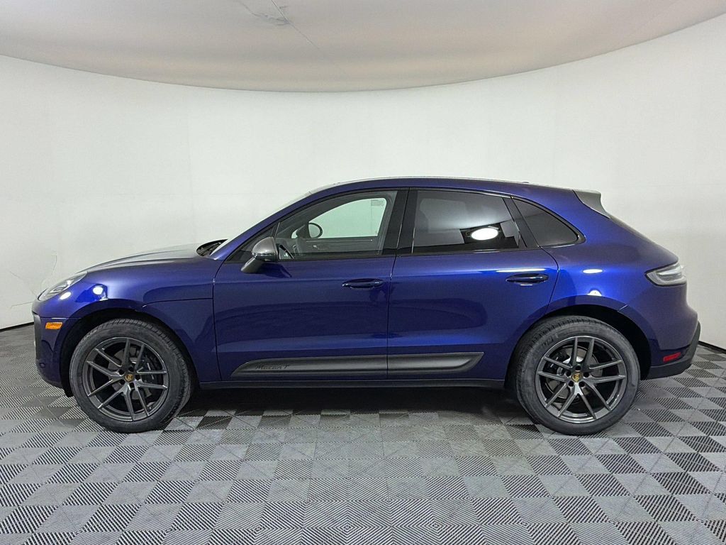 2026 Porsche MACAN T photo 2