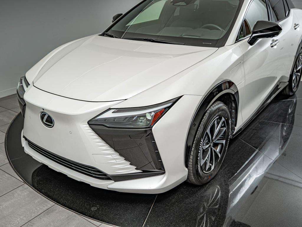 صورة مصغرة 14 لـ 2024 Lexus RZ 450E PREMIUM