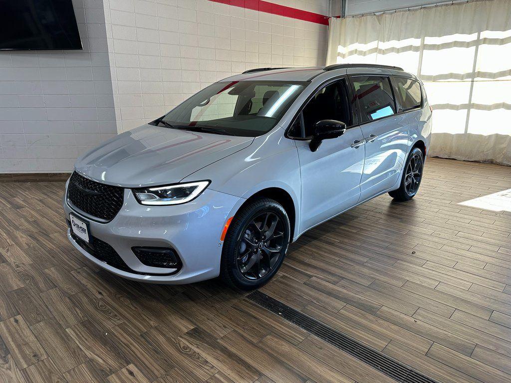 New 2026 Chrysler Pacifica L