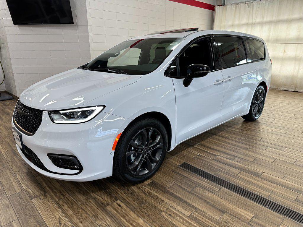New 2026 Chrysler Pacifica L
