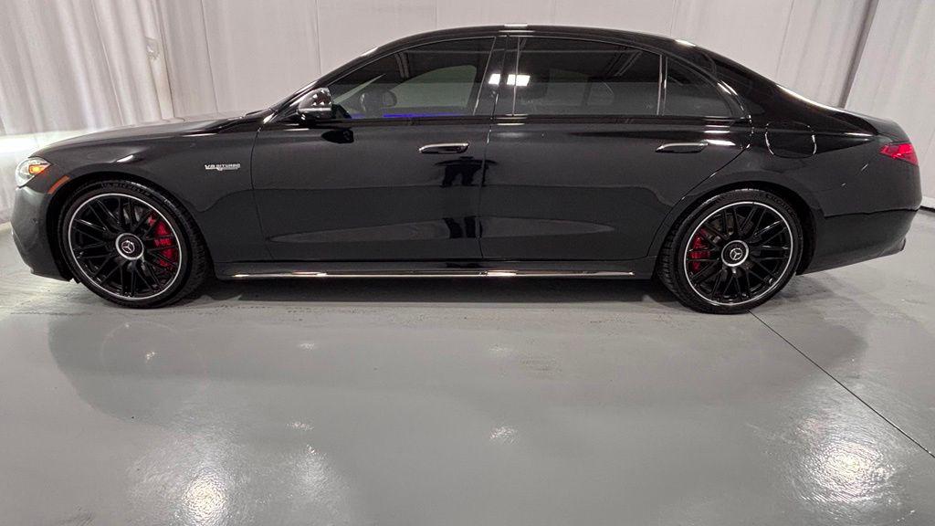 2025 Mercedes-BENZ AMG S 63 E 4MATIC — фото 9