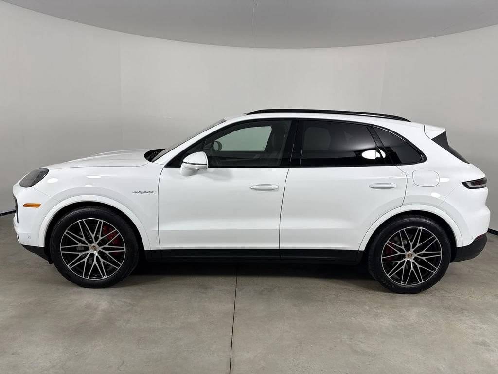 صورة 2 لـ 2025 Porsche CAYENNE