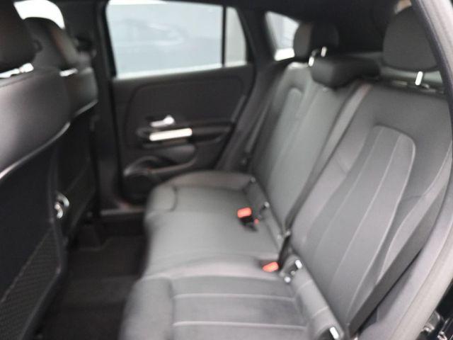 MERCEDES-BENZ GLA - 10