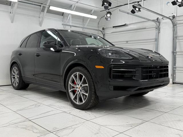 صورة 9 لـ 2025 Porsche CAYENNE S