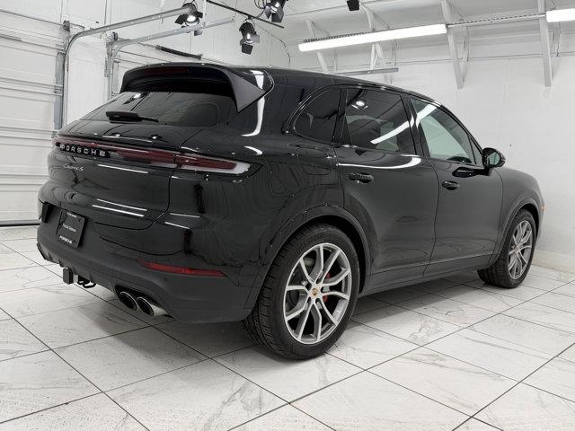 صورة 10 لـ 2025 Porsche CAYENNE S