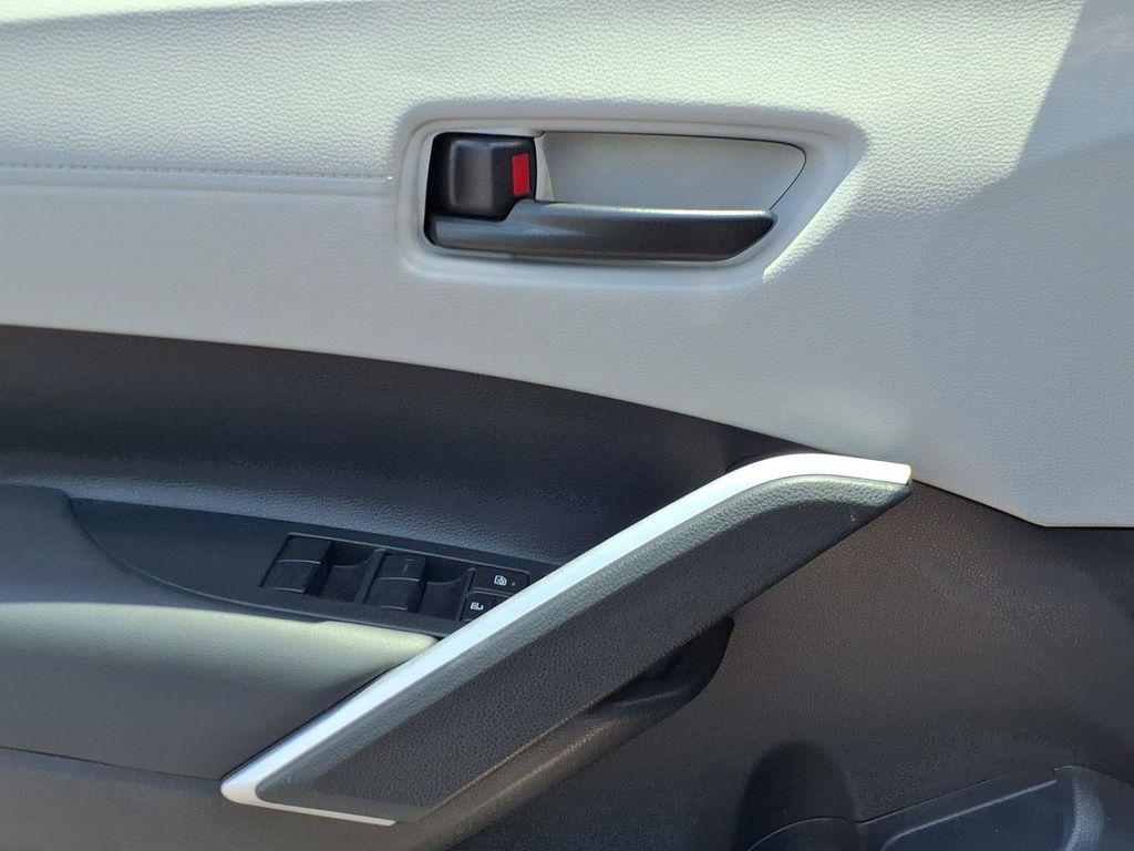 2026 Toyota COROLLA CROSS LE — миниатюра 15