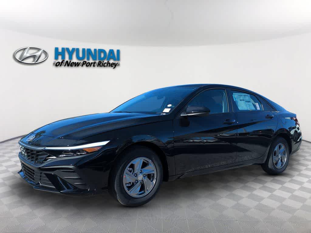 New 2026 Hyundai ELANTRA SE