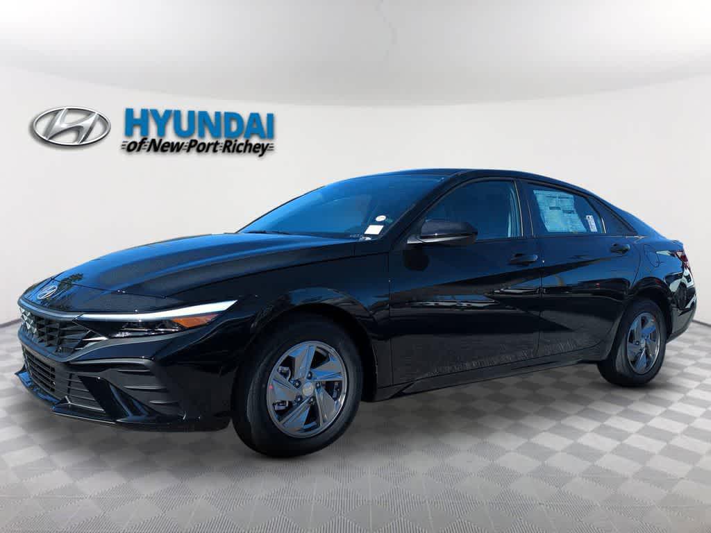 New 2026 Hyundai ELANTRA SE