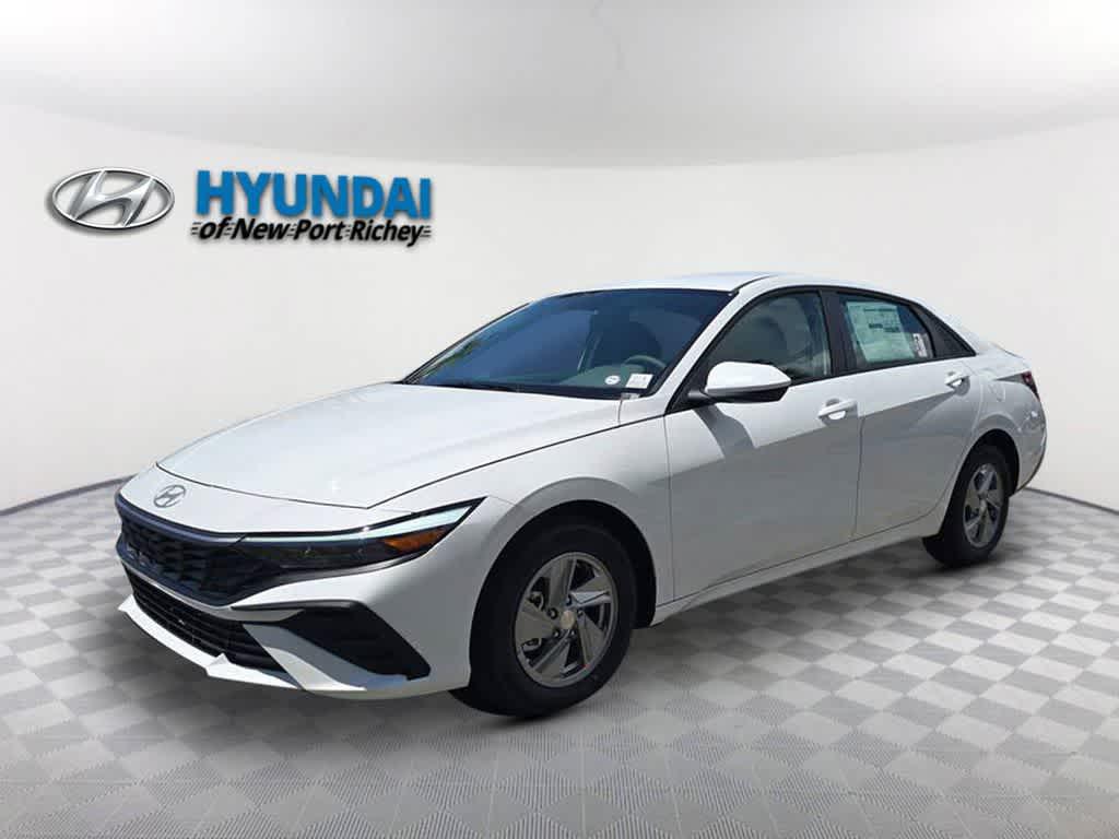 New 2026 Hyundai ELANTRA SE