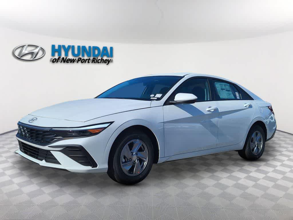 New 2026 Hyundai ELANTRA SE