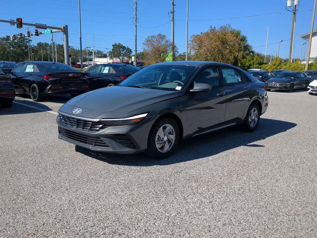New 2026 Hyundai ELANTRA SE