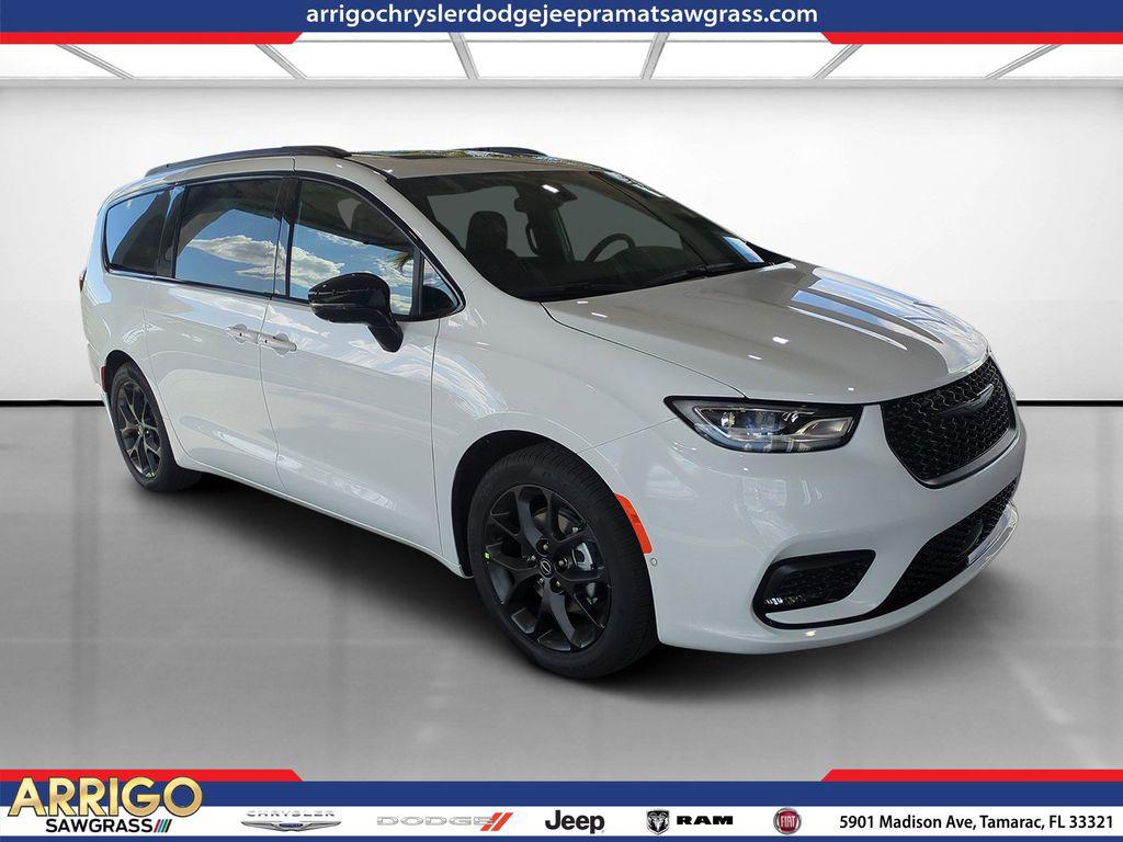 New 2026 Chrysler Pacifica Limited