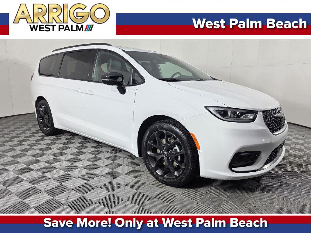 New 2026 Chrysler Pacifica Limited