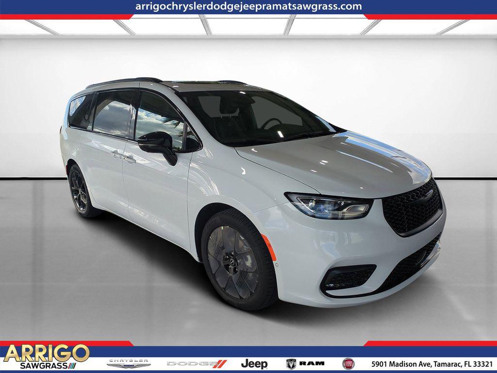 New 2026 Chrysler Pacifica Limited