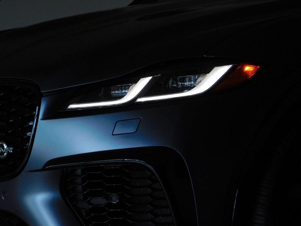 2024 Jaguar F-PACE SVR — миниатюра 16
