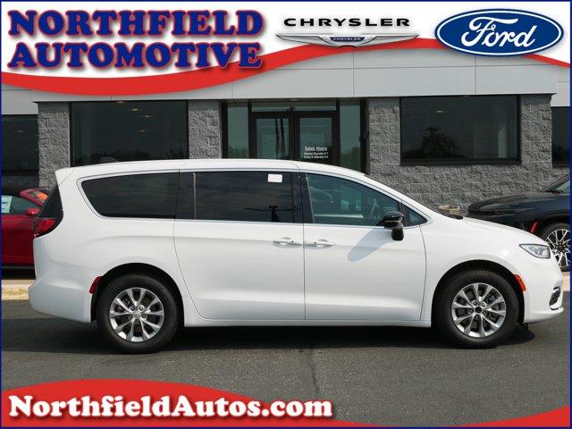 New 2025 Chrysler Pacifica Select