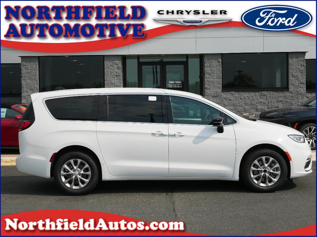 New 2025 Chrysler Pacifica Select