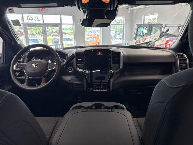 صورة مصغرة 26 لـ 2026 RAM 3500 TRADESMAN CREW CAB 4X4 6'4' BOX