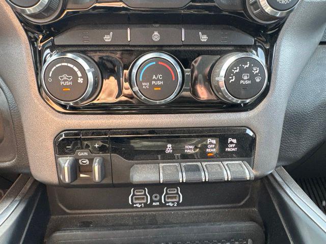 2026 RAM 3500 BIG HORN CREW CAB 4X4 6'4' BOX — миниатюра 18