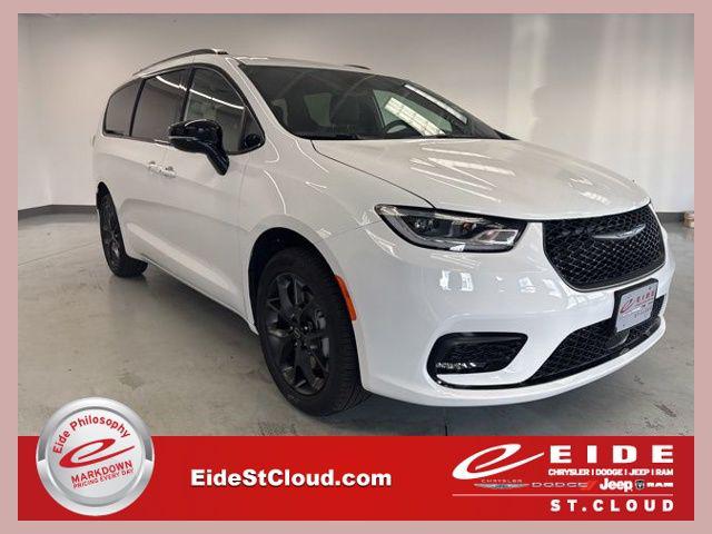 New 2026 Chrysler Pacifica Limited