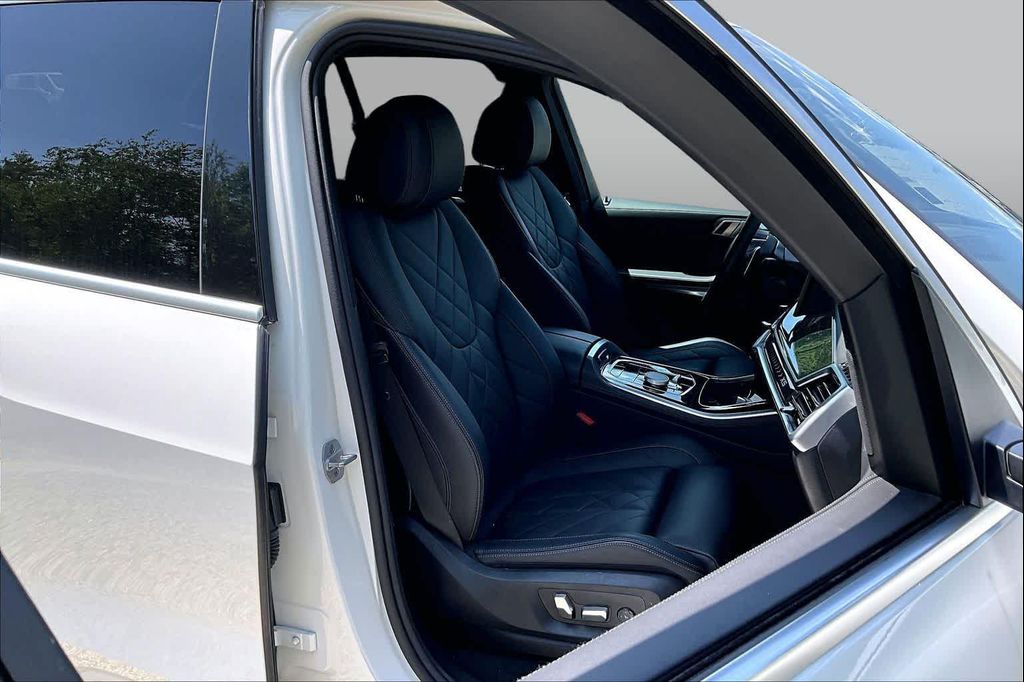 صورة 8 لـ 2026 BMW X5 XDRIVE40I