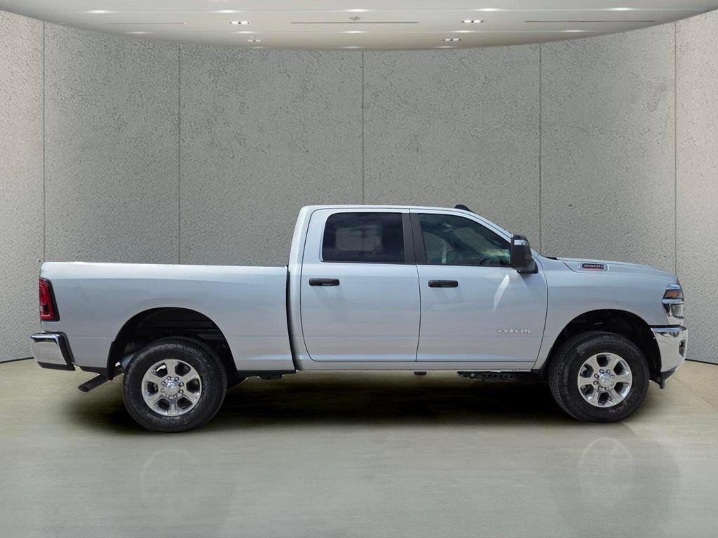 صورة 2 لـ 2026 RAM 2500 BIG HORN CREW CAB 4X4 6'4' BOX