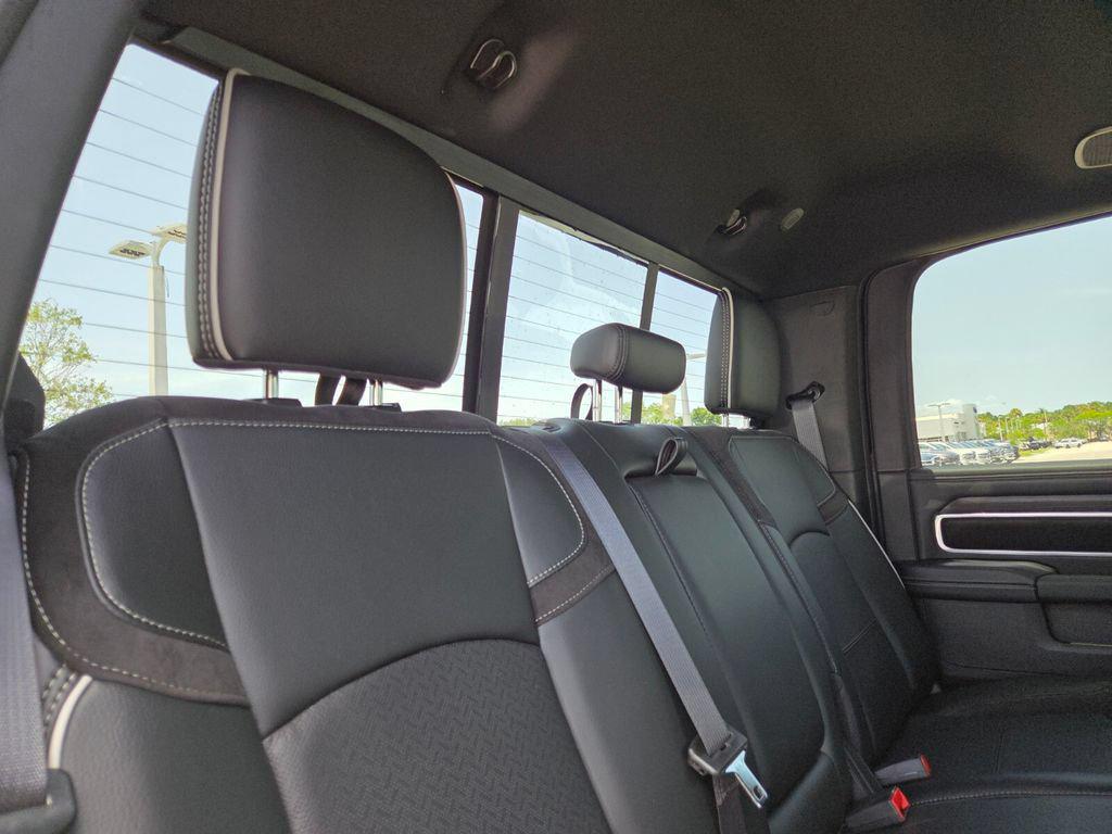 2026 RAM 2500 LARAMIE CREW CAB 4X4 6'4' BOX — миниатюра 19