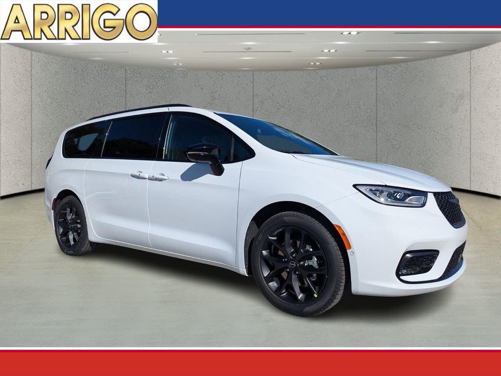New 2026 Chrysler Pacifica L