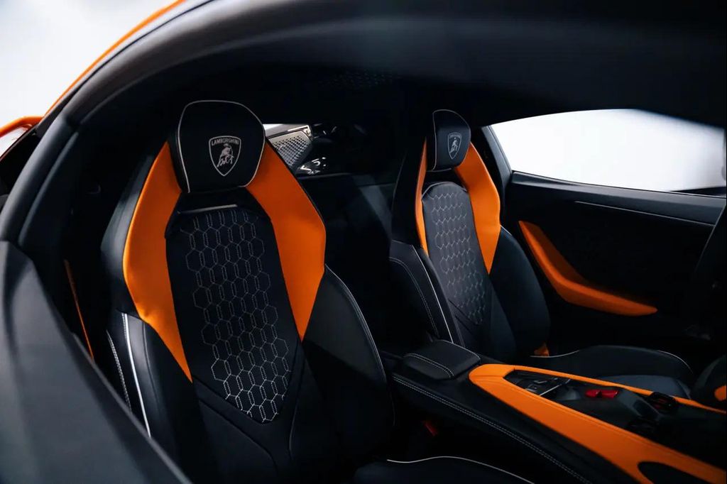 2025 Lamborghini REVUELTO COUPE thumbnail 32