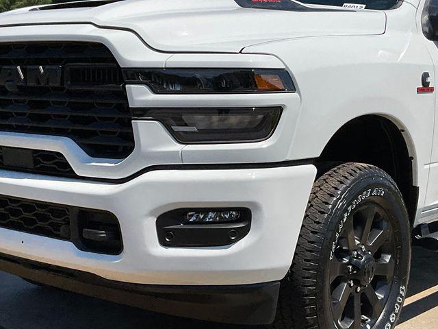 صورة 11 لـ 2026 RAM 2500 BLACK EXPRESS CREW CAB 4X4 6'4' BOX
