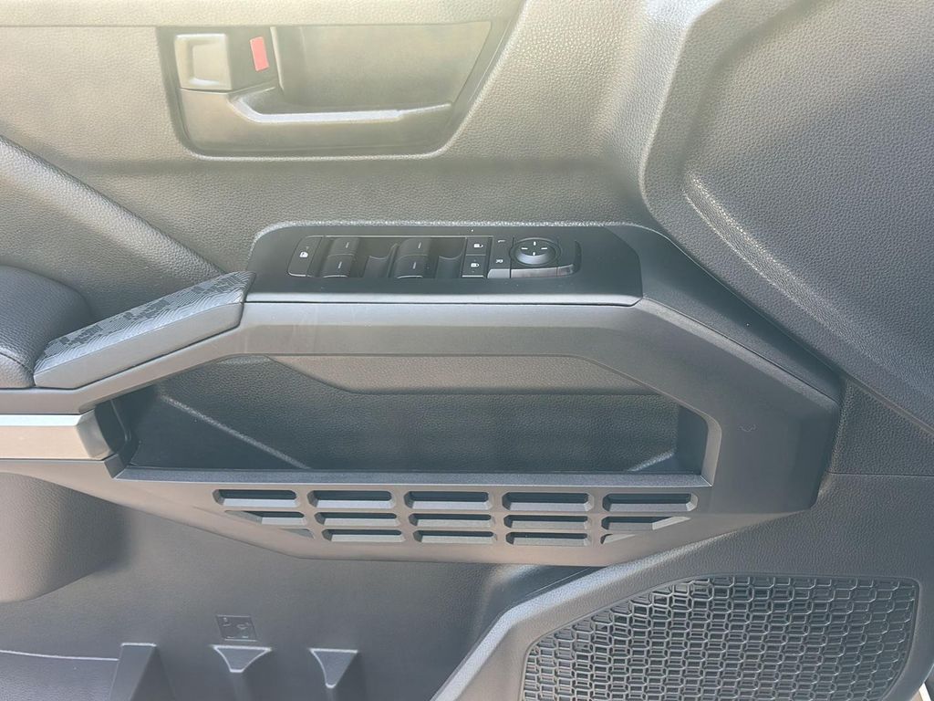 2025 Toyota TACOMA SR5 缩略图 29