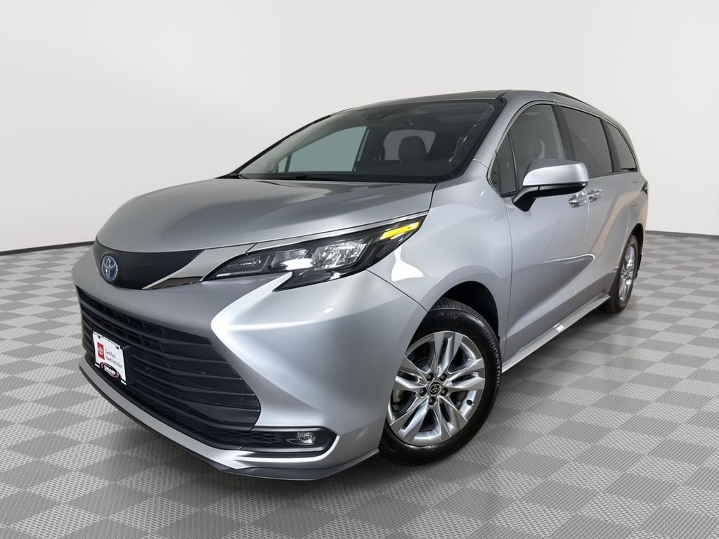 صورة 1 لـ 2025 Toyota SIENNA XLE
