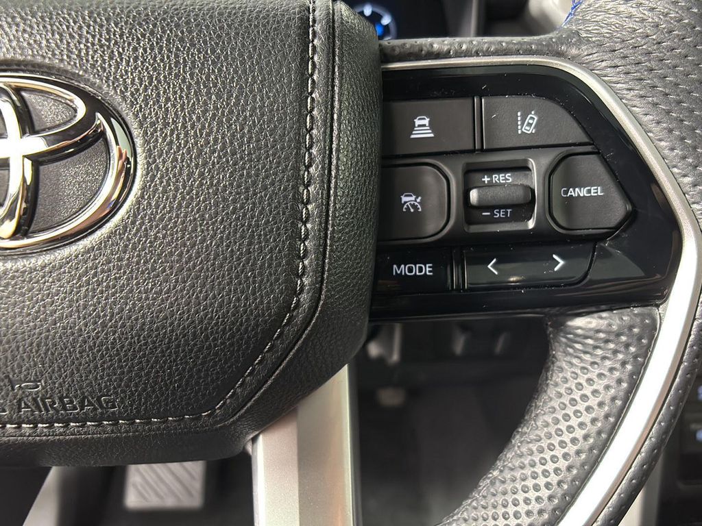 صورة مصغرة 31 لـ 2025 Toyota SEQUOIA PLATINUM