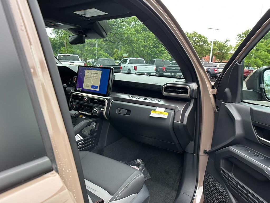 صورة مصغرة 19 لـ 2026 Toyota TACOMA SR5