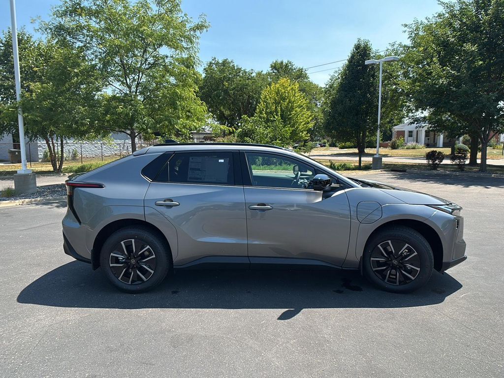 صورة مصغرة 28 لـ 2026 Toyota BZ XLE