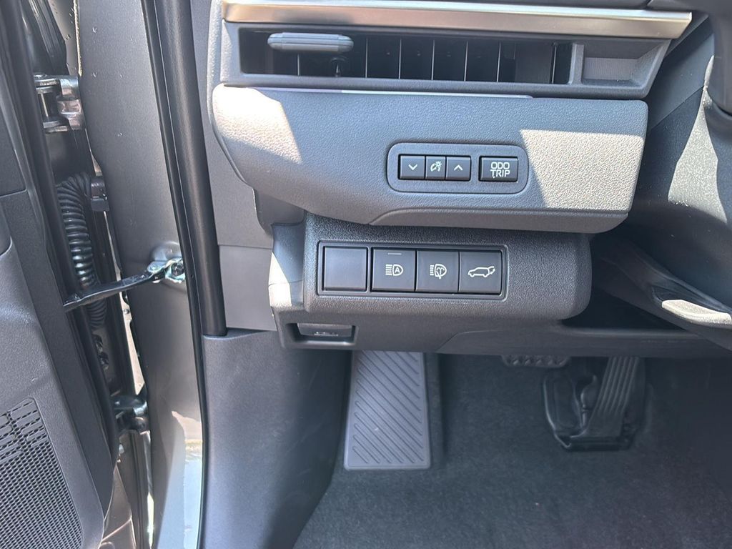صورة مصغرة 22 لـ 2026 Toyota BZ XLE