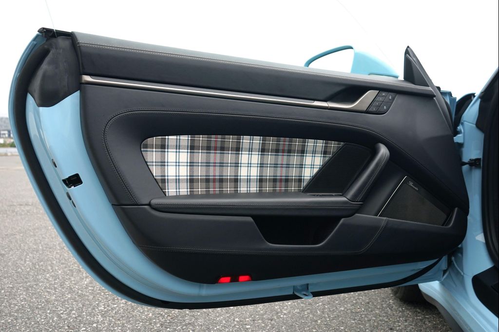 2025 Porsche 911 TURBO 缩略图 18