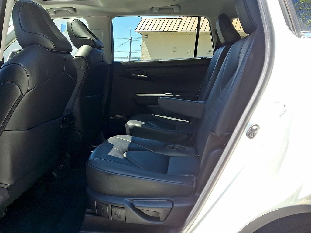 TOYOTA HIGHLANDER - 10