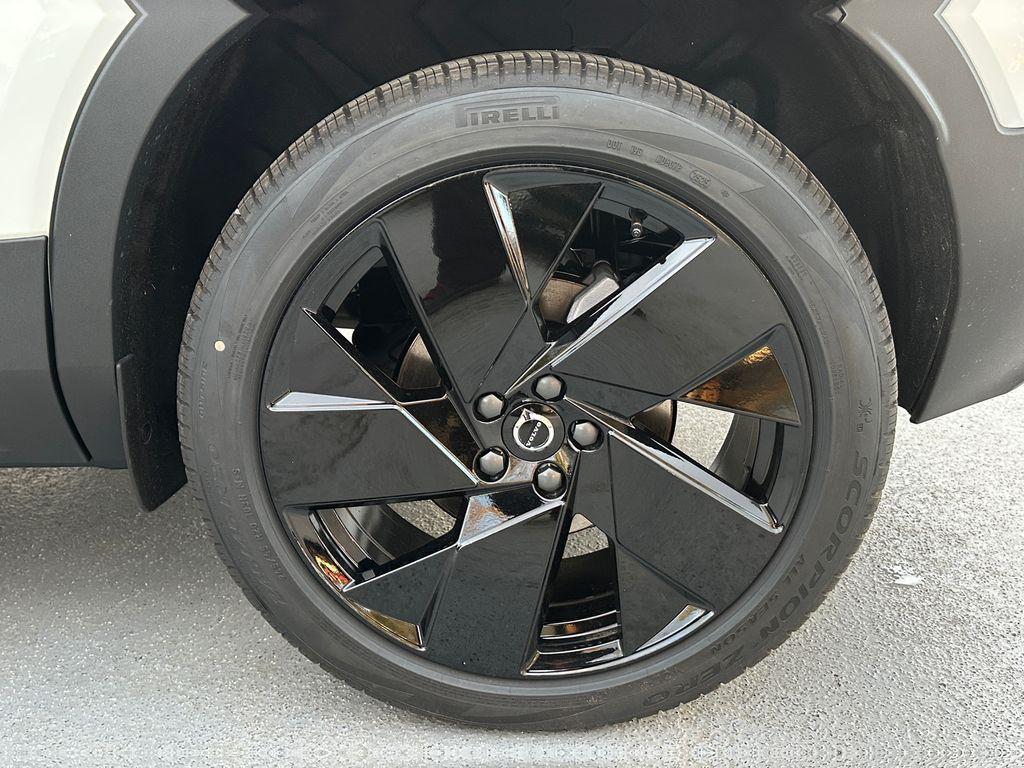 2026 Volvo XC40 BLACK EDITION ULTRA, B5 AWD GAS (MILD HYBRID) — миниатюра 25