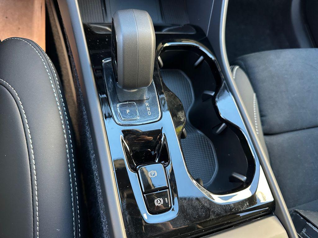 صورة مصغرة 23 لـ 2026 Volvo XC40 BLACK EDITION ULTRA, B5 AWD GAS (MILD HYBRID)