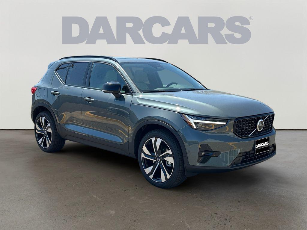 New 2026 Volvo XC40 Ultra, B5 AWD Gas (mild hybrid), Dark