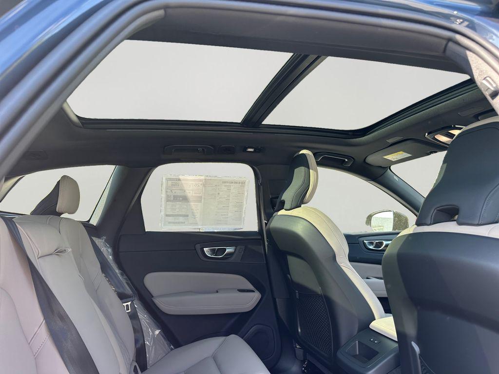 2026 Volvo XC60 B5 PLUS — фото 5