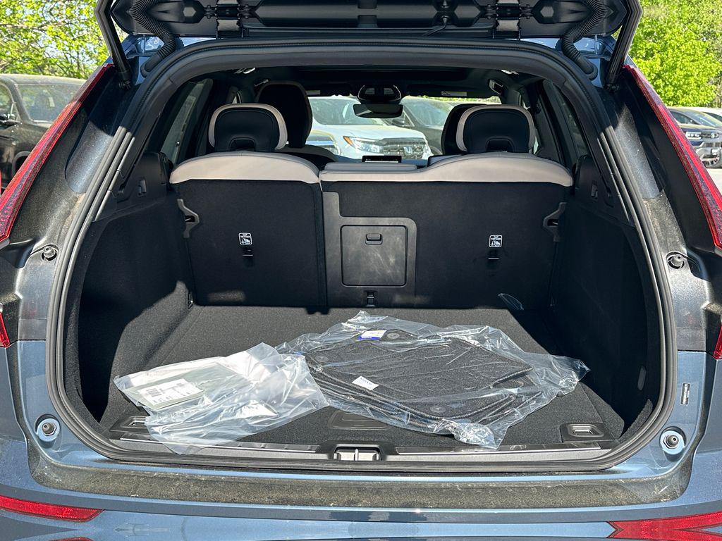 2026 Volvo XC60 B5 PLUS — фото 9