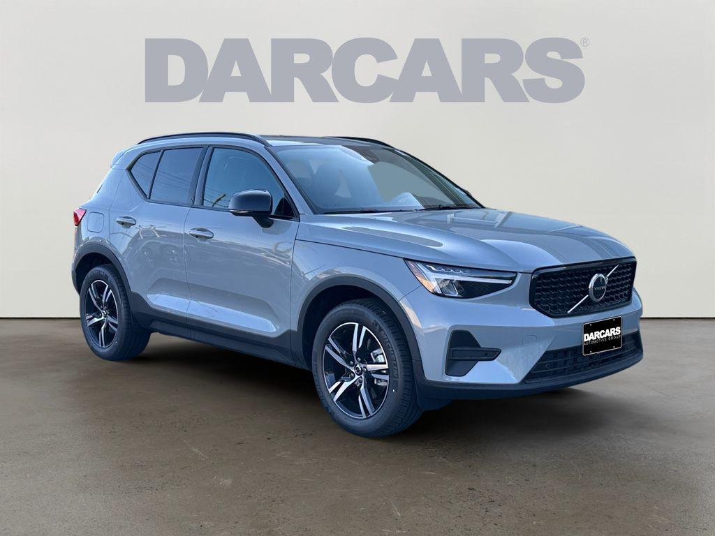 New 2026 Volvo XC40 Core, B5 AWD Gas (mild hybrid), Dark