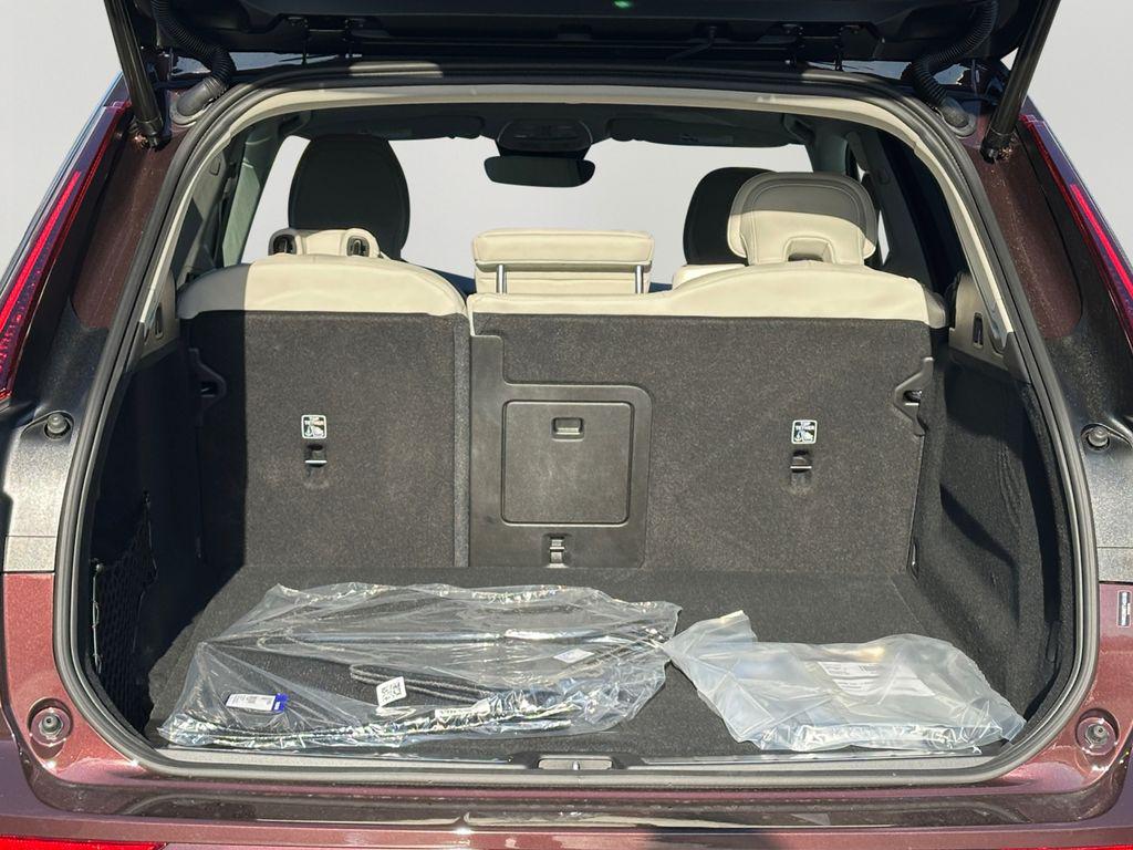 2026 Volvo XC60 B5 ULTRA photo 9